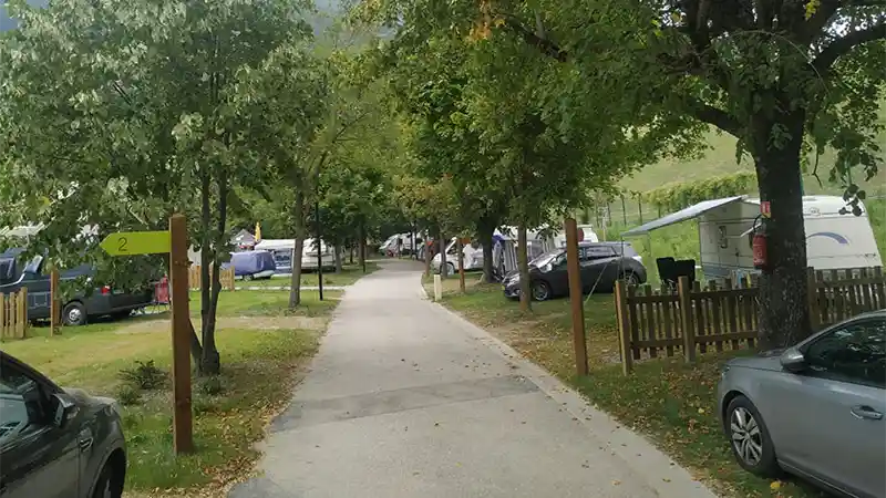 emplacement camping cars à Allemond en Oisans